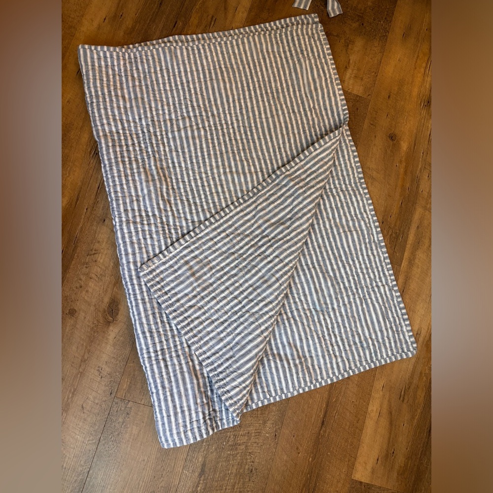 POTTERY BARN KIDS Striped Blue and White 100% linen BABY/TODDLER BEDDING set